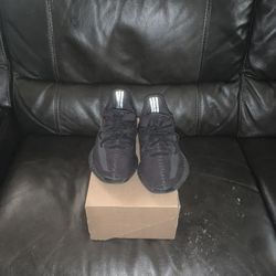 160$ Yeezy 350 onyx 