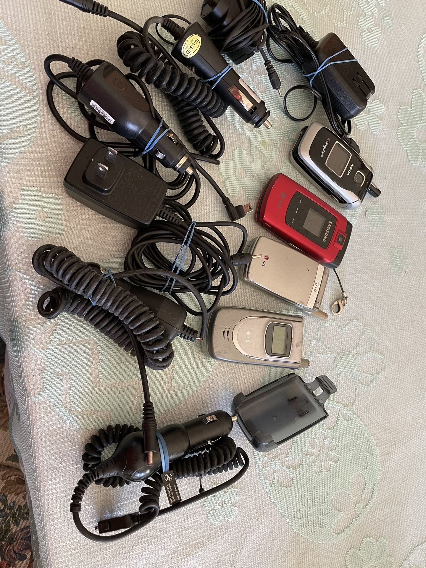 4 Flip Phone And Cords