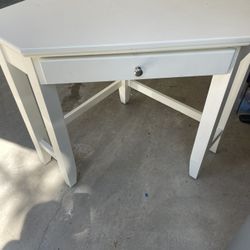 Free Corner Desk