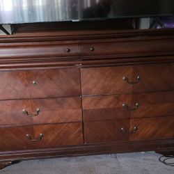 Dresser And Nightstands