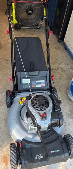 Murray FWD 22” Cut Self Propelled Lawnmower( Self Propelled don’t work but it’s push mower work)