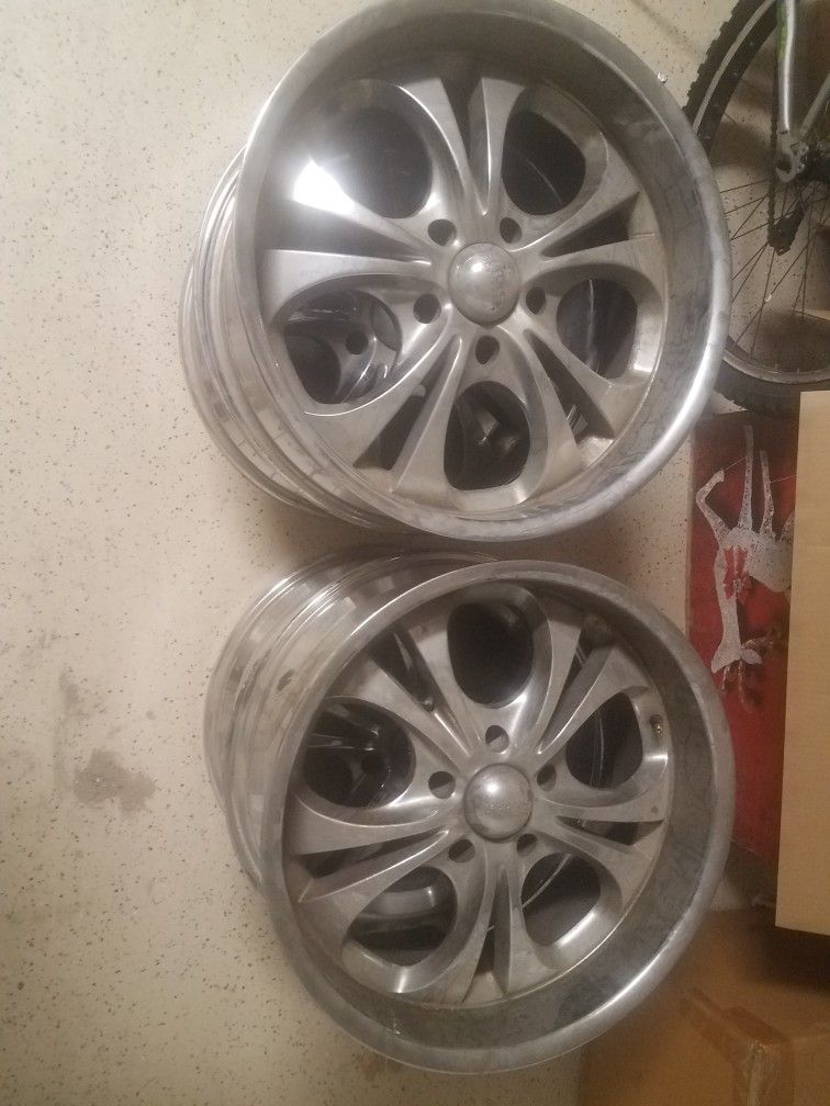 Boss Motorsports Style 304, Chrome, Size 20x8.5. Bolt Pattern 5 135