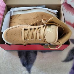 Men's Puma Sneakers Size 9 And 1/2..