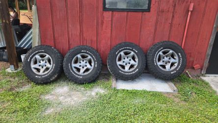 4 LT265/75r16 Ko2 on Toyota wheels