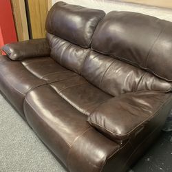 Power Loveseat Reclainer ! Delivery Available