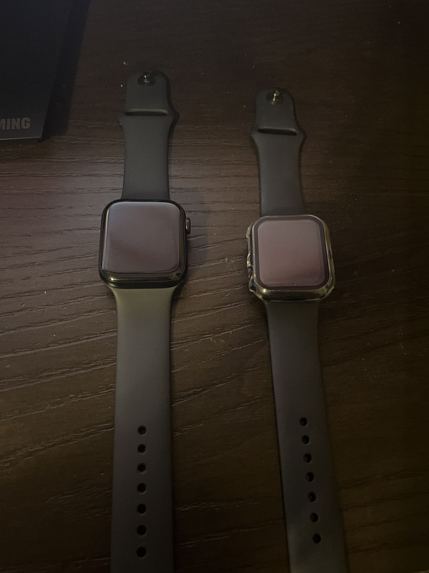 Apple Watch SE(with GPS) 2nd Gen 44mm / Apple Watch Se(with GPS) 1 Gen 40mm