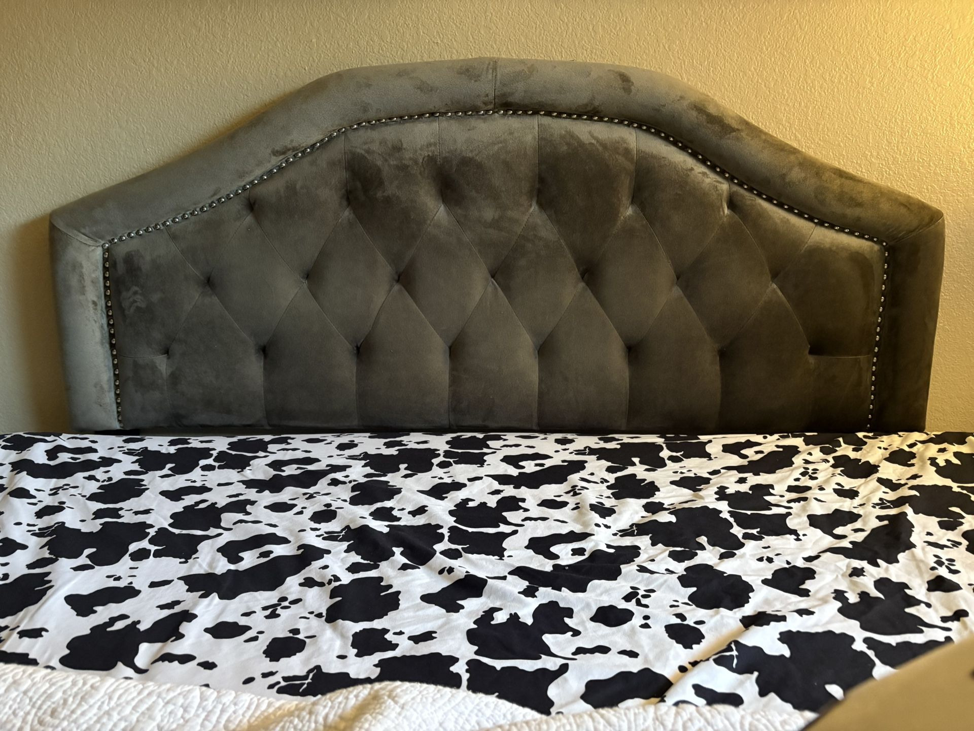 Tufted Headboard- Queen