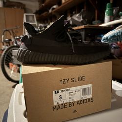Yeezy 350 V2 Size 8 Onyx