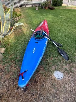 Dagger Crossfire Kayak with Paddle