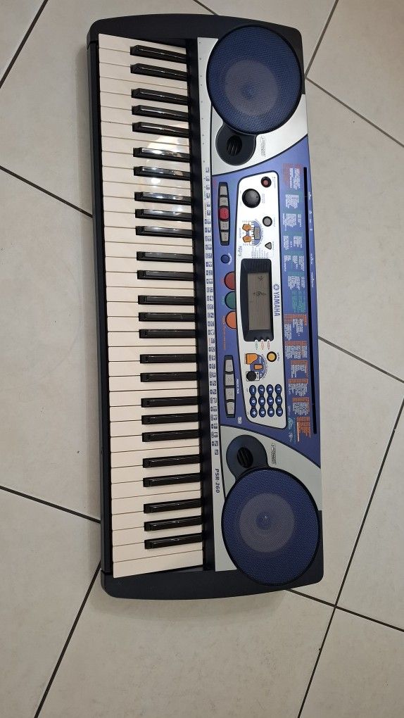 Yamaha PSR-260 Keyboard With Stand