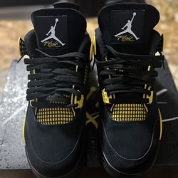 Air Jordan 4 Retro ‘Thunder’  