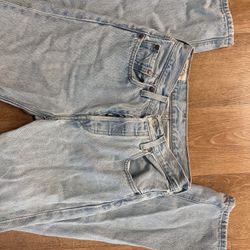 Light Wash Levi’s 501 Jeans