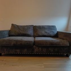 Cozy Charcoal Gray Loveseat – Plush, Sturdy - Used