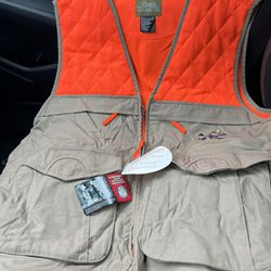 Hunting Vest, New, Fits - L-XL, pockets, And Zippered Compartments
