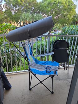Beach or tailgating chair folding with canopy