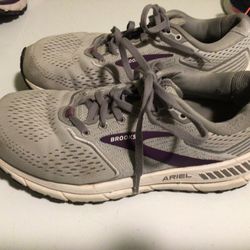 Ladies brooks sneakers