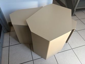 Modern Sculptural Metal Nesting Tables – Set of 3 – Cashmere