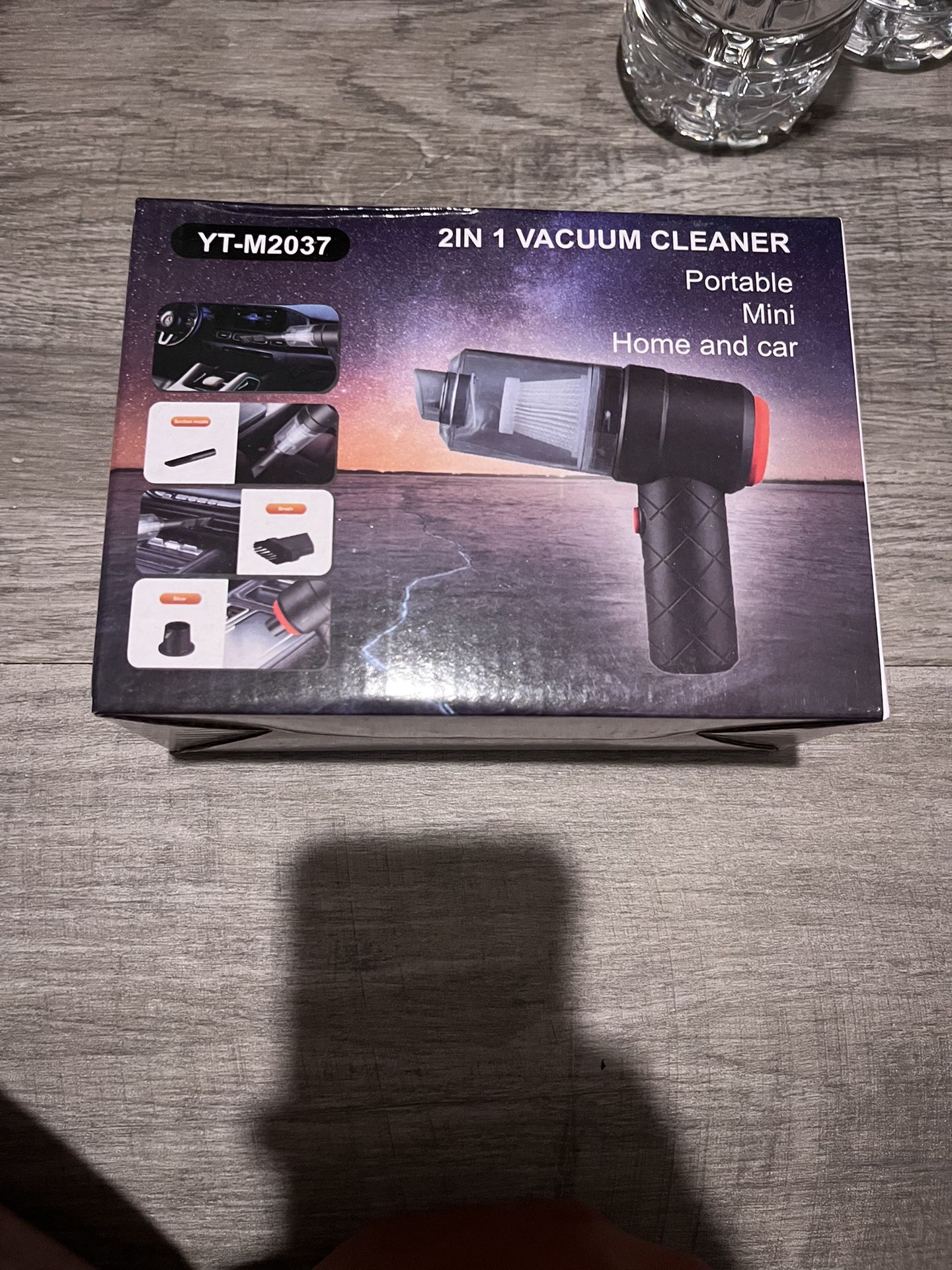 small high-power charging vacuum cleaner