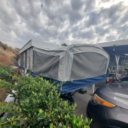 2004 COLEMAN POP UP CAMPING TRAILER