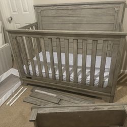  White/gray Crib