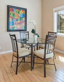 Dining table and four chairs in great shape