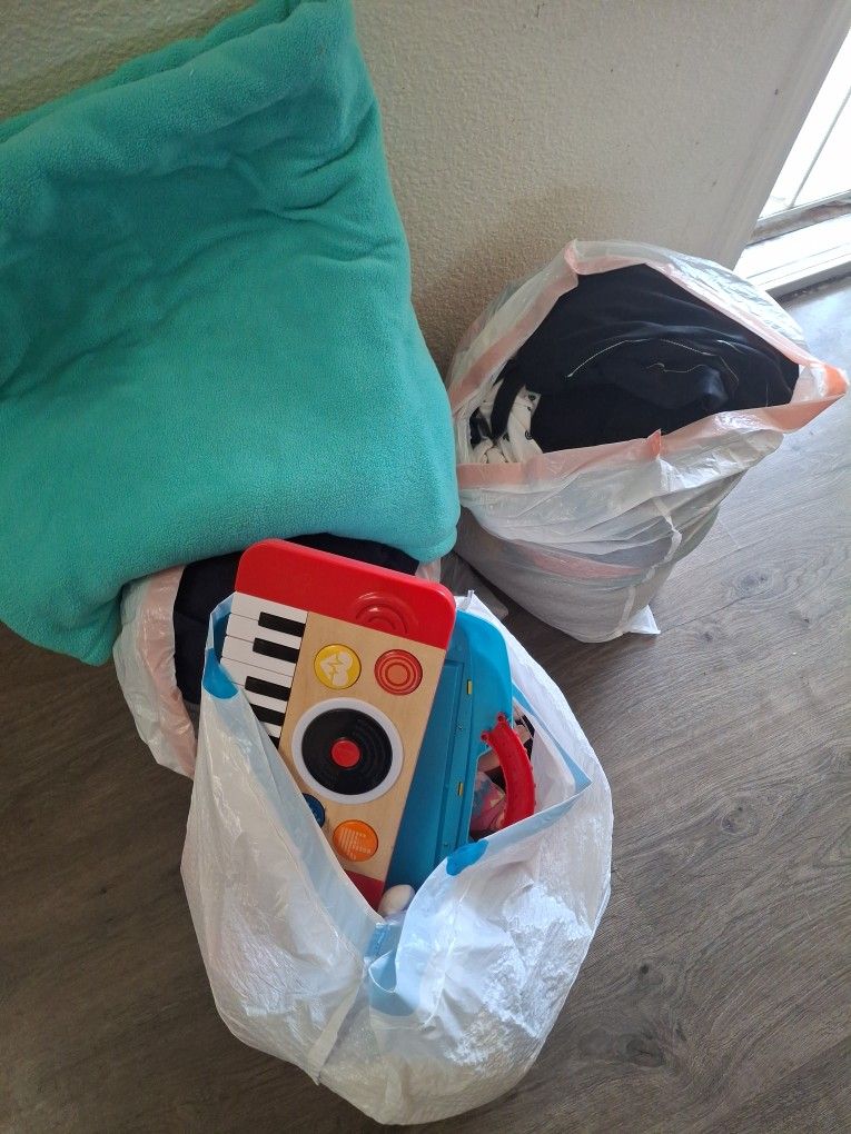 free clothes and toys