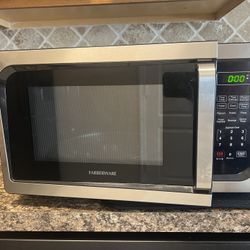 Farberware 1.2 CuFt Microwave Oven 