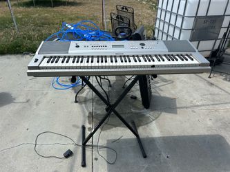 Yamaha YPG-235 76-KEY KEYBOARD W /stand