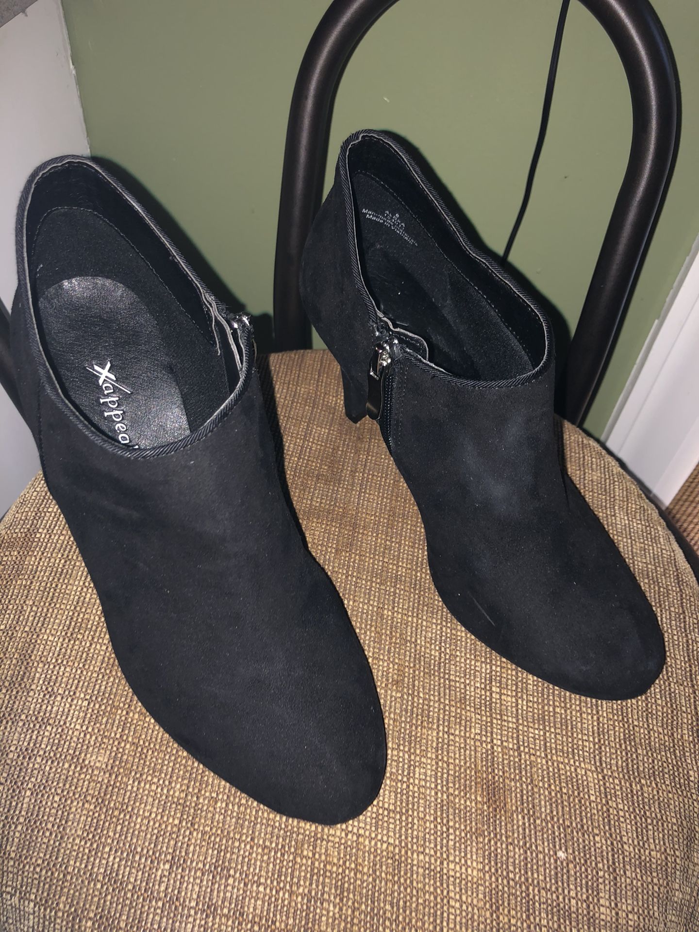 Size 6 Brand New Black Bootie