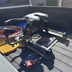 Fifth Wheel Trailer Hitch 