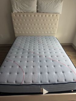 Crème Queen Headboard with Storage bins underneath