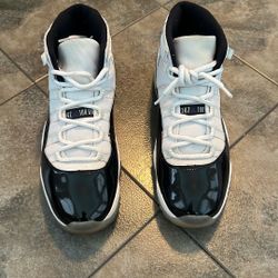 Nike Air Jordan 11 Retro “Concord” Color: White/ Black / Concord Size: 10.5 