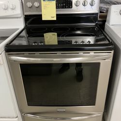 Pre-Owned Frigidaire Electric Range
