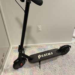 PHAEWO Electric Scooter w/ Helmet – Ready to Ride bundle