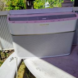8,000 BTU Window Air Conditioner – Works Great!