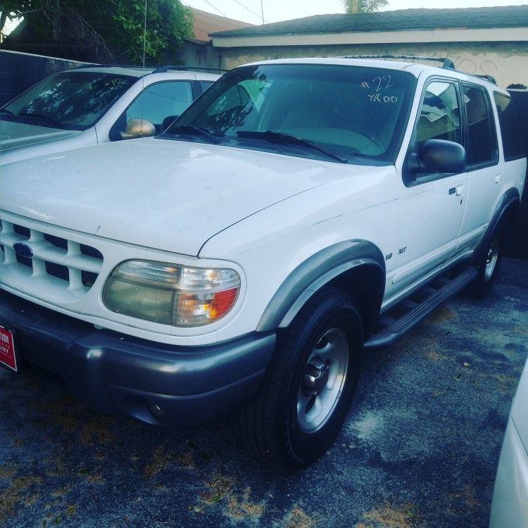 2000 Ford Explorer