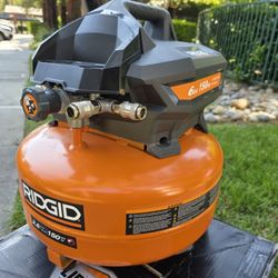 RIDGID 6-GAL COMPRESSOR  NUEVO