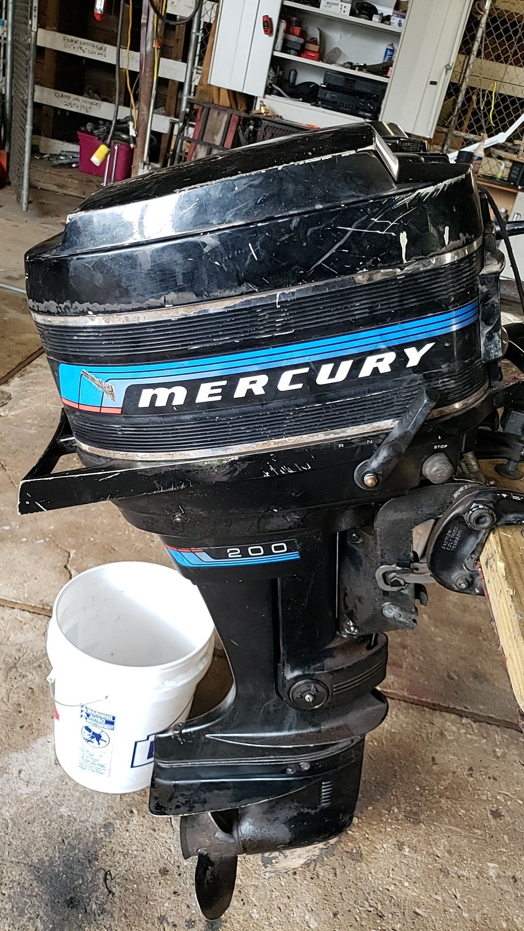 2 motores para lancha. Mercury. 9.8. Y un. Mercury. 200