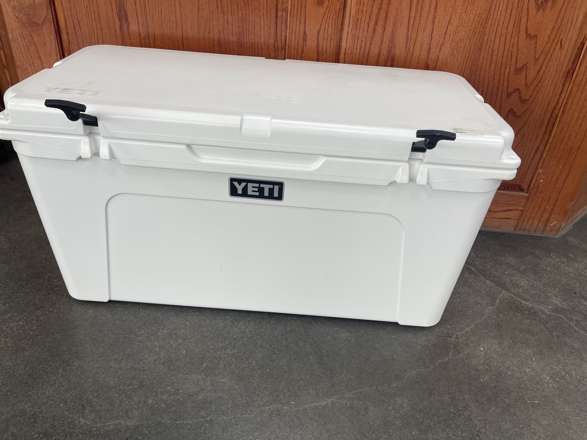 Yeti Cooler (110”)