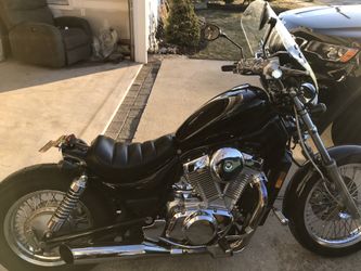 Intruder 700 bobber 2025