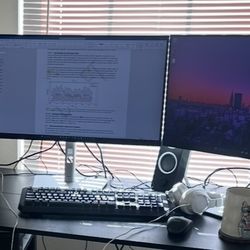Dell Ultra Sharp 27 in Dual Monitor