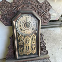 Old 40's antique wind up clock