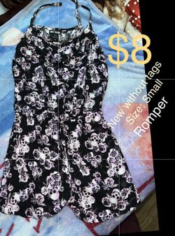 Size Small Hot Topic Skull Romper New