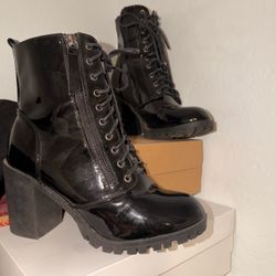 Combat boots with heel