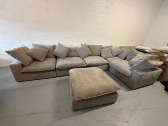 Aiden & Ivy Huge sectional!