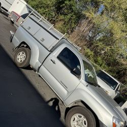 Toyota Tacoma Utility Camper Shell 