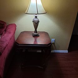 2 End tables with 2 lamps