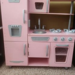 Girls kitchen 