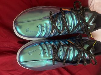 Size 8 Nike GT 4