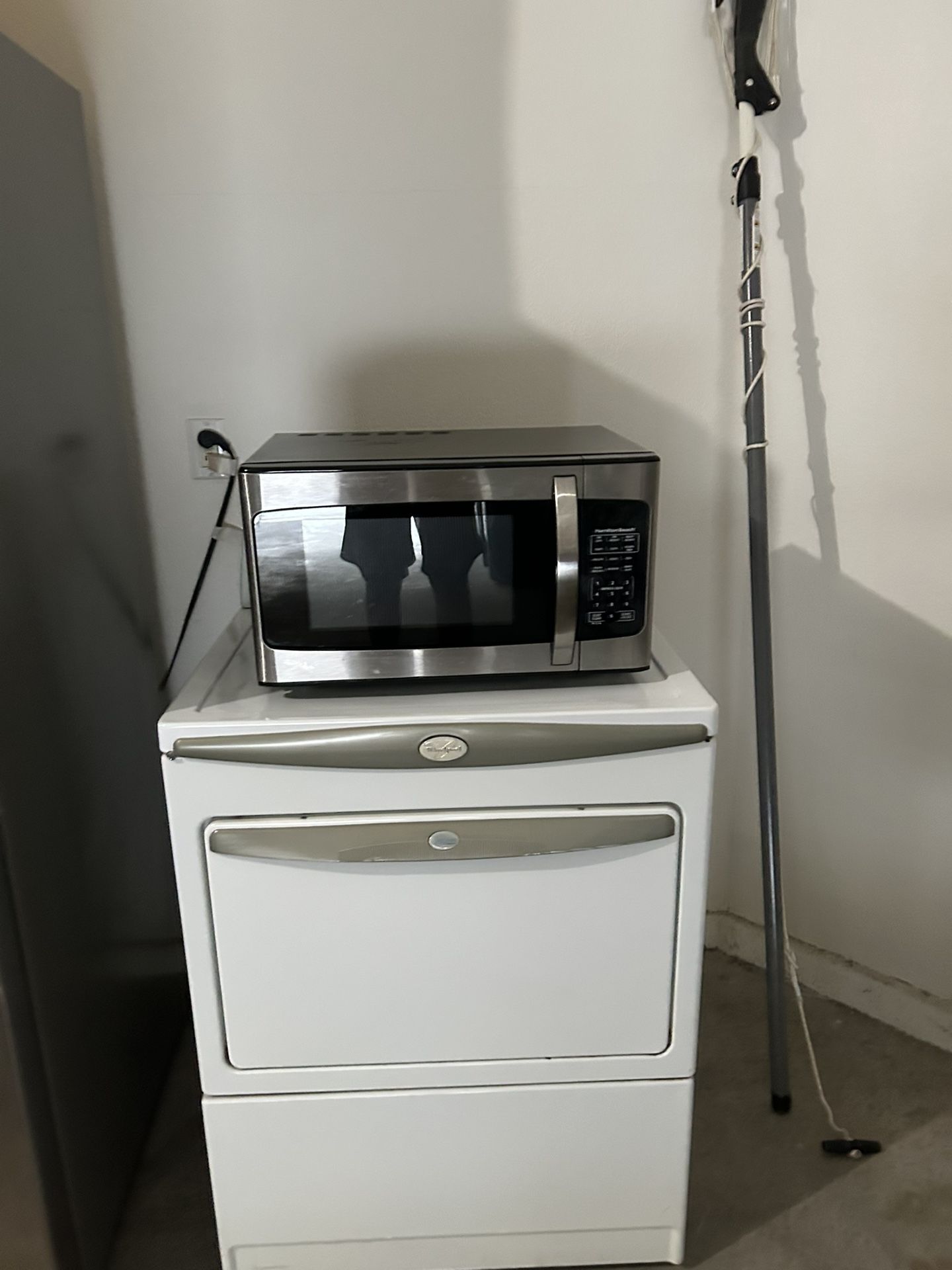 Whirlpool Gas Dryer And Hamilton Microwave 1100 Watts